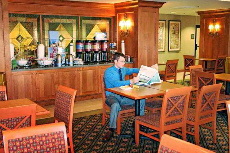 Hampton Inn Indianapolis/Кармел Ресторант снимка
